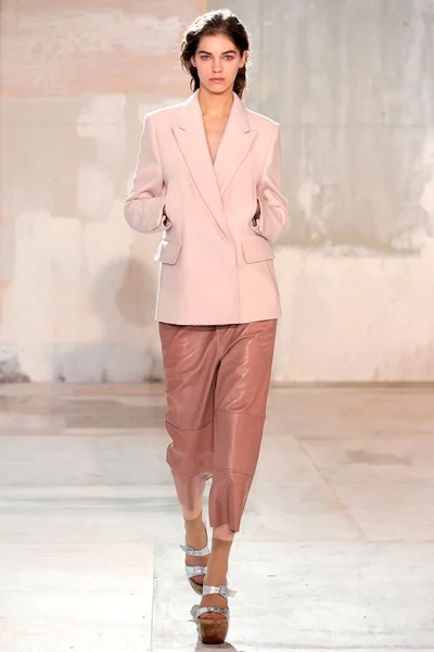 Look 10